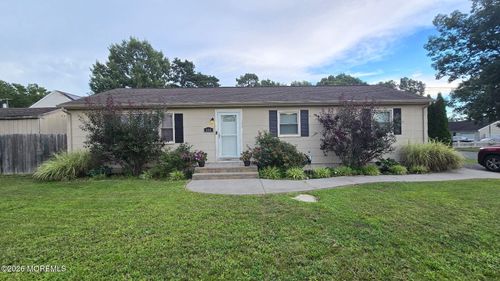 400 Hannibal St, Manchester, NJ, 08757-3525 | Card Image