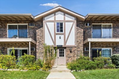 104 - 16W470 Lake Drive, Condo with 1 bedrooms, 1 bathrooms and 1 parking in Willowbrook IL | Image 1