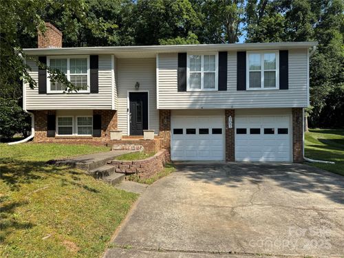 707 Regency Dr, Charlotte, NC, 28211-5418 | Card Image