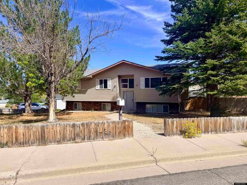 2805 Hitching Post Dr, Green River, WY, 82935-6117 | Card Image