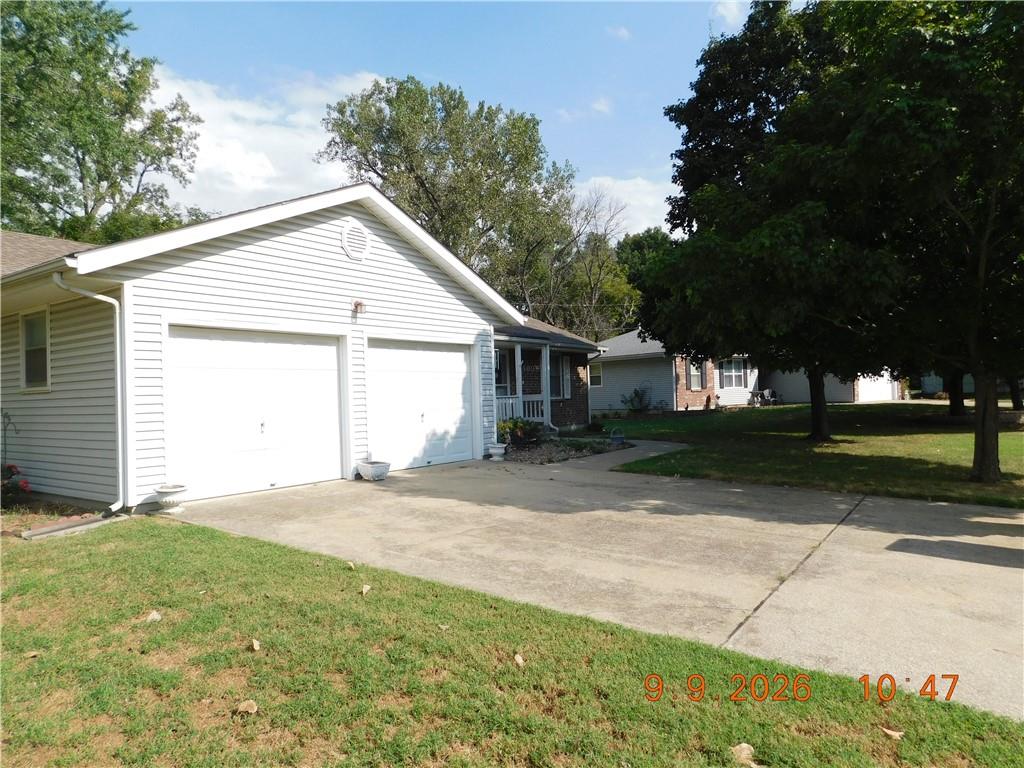 400 Ann Ave, Pending in Harrisonville - eXp Realty