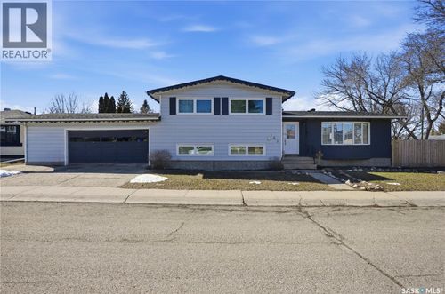 163 Lloyd Cres, Regina, SK, S4R6B9 | Card Image