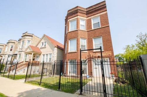 2-4702 W Fulton St, Chicago, IL, 60644-2702 | Card Image