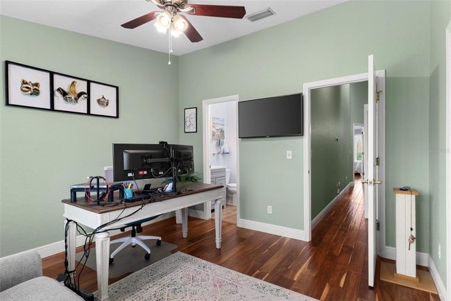 Bedroom with Ensuite Bathroom | Image 30