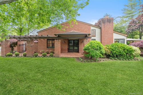 111 Dove Hill Dr, Manhasset, NY, 11030-4025 | Card Image