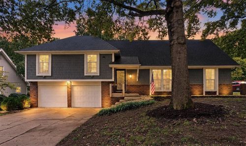 1001 Wyckwood Dr, Liberty, MO, 64068-3322 | Card Image