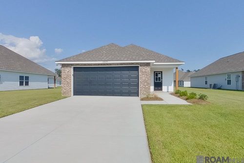 13736 Willowmore Dr, Denham Springs, LA, 70726-8845 | Card Image