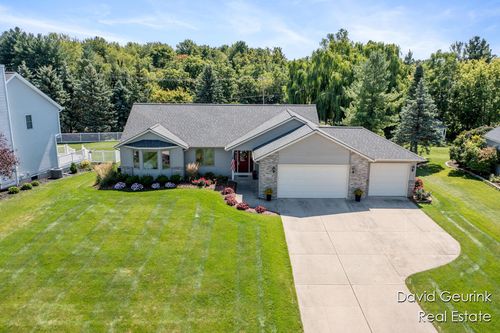 10446 Hunters Creek Dr, Zeeland, MI, 49464-6841 | Card Image
