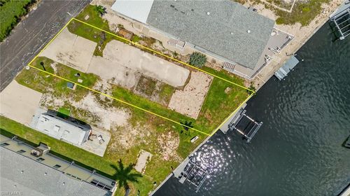 8 Galleon Way, FORT MYERS BEACH, FL, 33931-3406 | Card Image