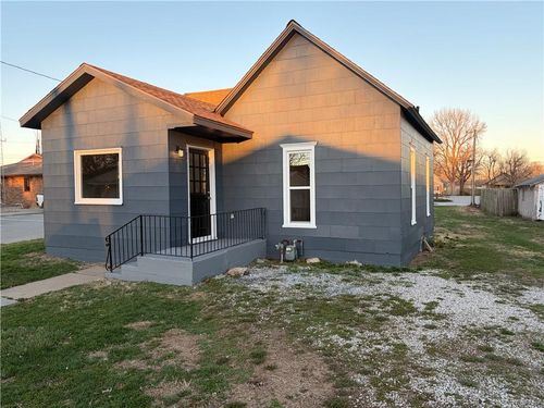 513 1st St, Osawatomie, KS, 66064-1105 | Card Image
