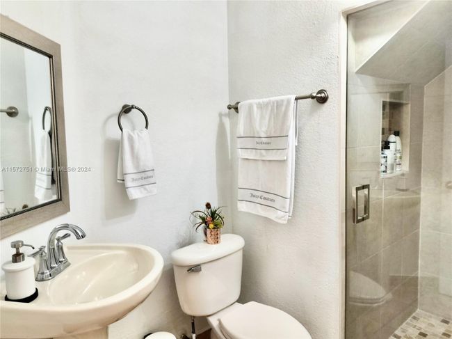 953 Sw 149 Th Ct, Townhouse with 4 bedrooms, 3 bathrooms and null parking in Miami FL | Image 13