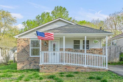 543 Henderson St, Harriman, TN, 37748-2212 | Card Image