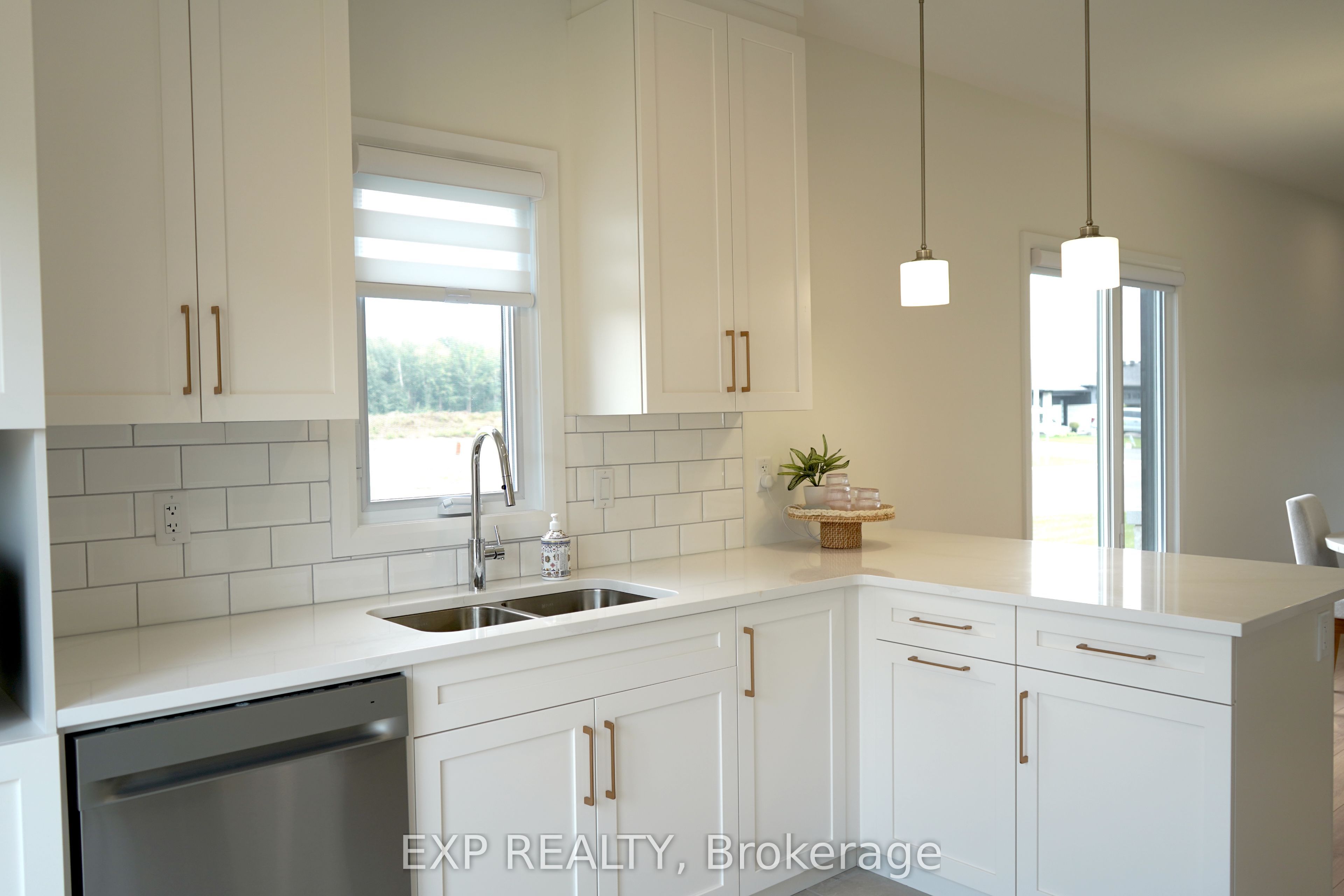 Residential in North Dundas 5