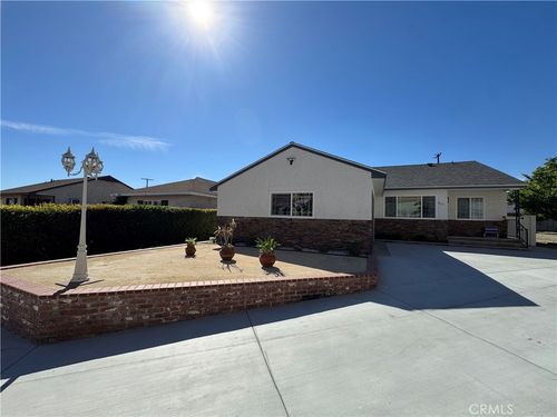 7611 Bloomington Ave, Burbank, CA, 91504-1004 | Card Image