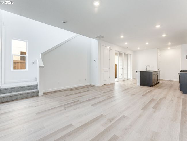 8431 Se Blanton St, House attached with 3 bedrooms, 3 bathrooms and 2 parking in Hillsboro OR | Image 5