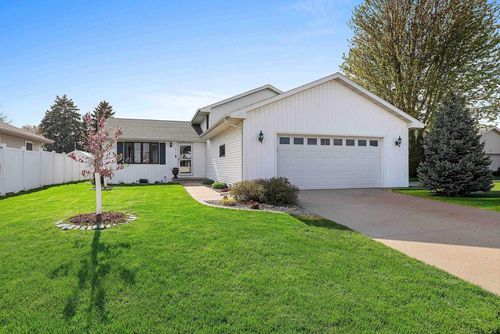 3861 Cobblestone Court, OSHKOSH, WI, 54901 | Card Image