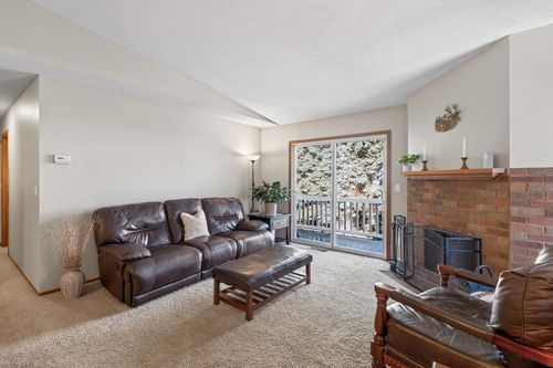 39-1046 E Travelers Trl, Burnsville, MN, 55337-6850 | Card Image