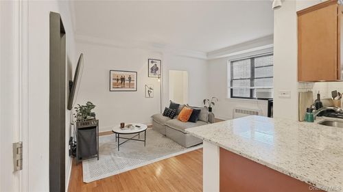 2d-4489 Broadway, New York, NY, 10040-2494 | Card Image