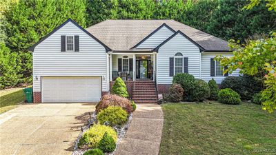 View of front facade with a front yard | Image 1