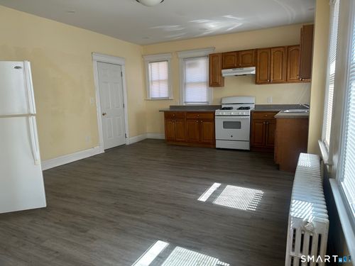 146 Adams St, Hartford, CT, 06112-1802 | Card Image