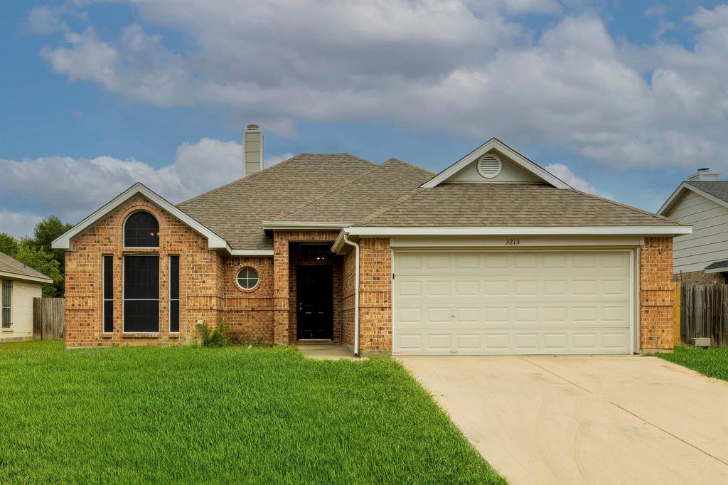 Carverly Ave, Fort Worth, TX 76119