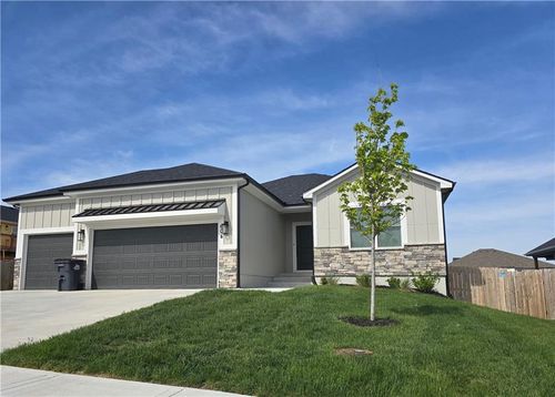 604 Sw Meadowood Dr, Grain Valley, MO, 64029-7885 | Card Image