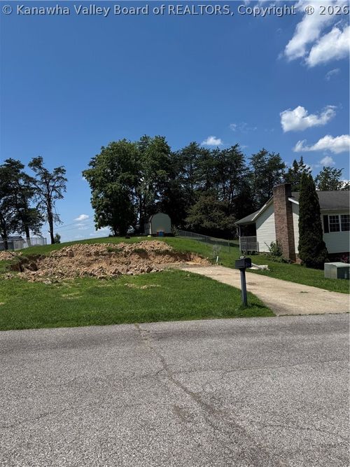 418 Carriage Way, Hurricane, WV, 25526-1340 | Card Image