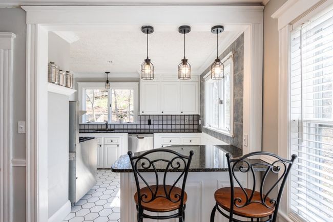 2 - 169 Walker Rd, Condo with 3 bedrooms, 1 bathrooms and 1 parking in Swampscott MA | Image 18