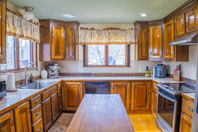 3233 Water Wheel Ln, House other with 3 bedrooms, 3 bathrooms and null parking in Victor MT | Image 17