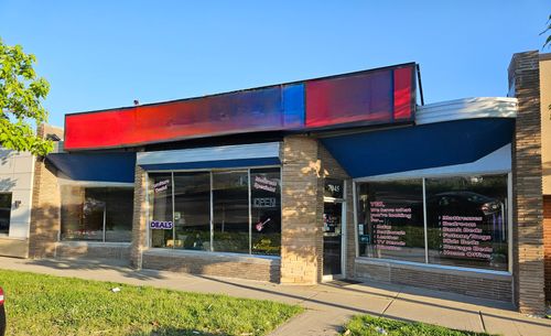 7045 North Ave, Oak Park, IL, 60302-1015 | Card Image