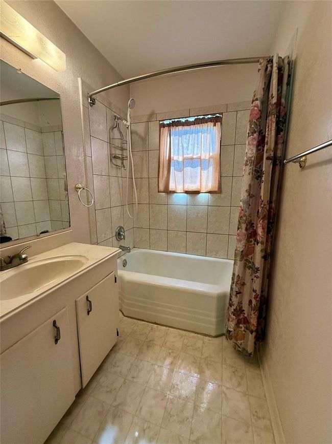 Guest Bath | Image 17