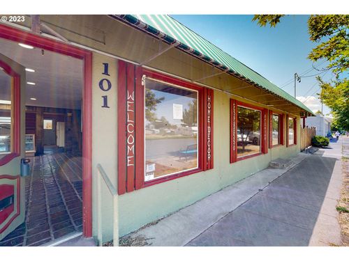 101 W Broadway Ave, Milton-Freewater, OR, 97862-1857 | Card Image