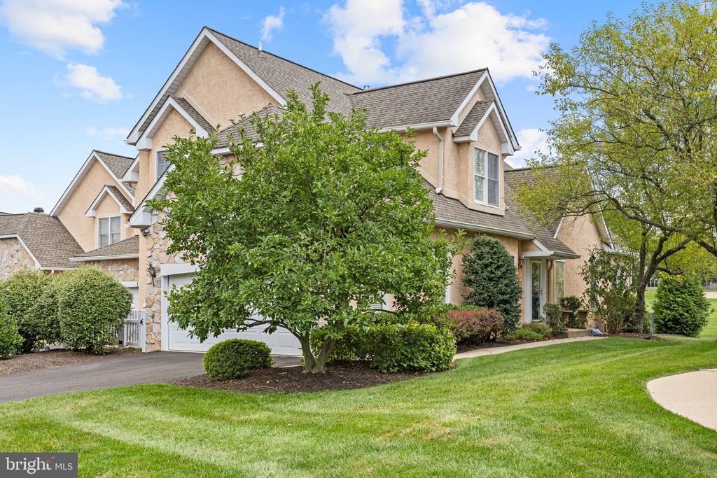 Sawgrass Dr, Blue Bell, PA 19422