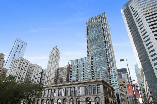 2504-130 Garland Ct, Chicago, IL, 60602-4786 | Card Image