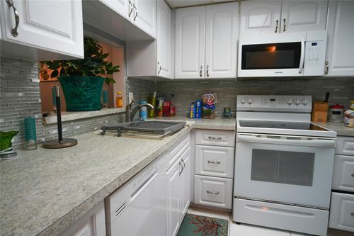 apt-101p-3774 Inverrary Blvd, Lauderhill, FL, 33319-5915 | Card Image