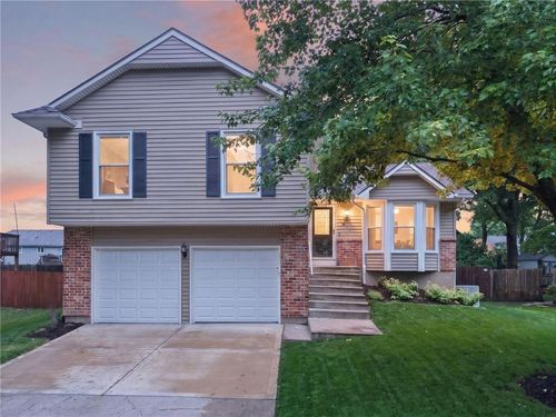 1014 N Church St, Olathe, KS, 66061-6492 | Card Image