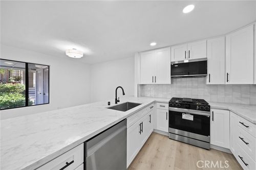 2a-22191 Center Pointe, Lake Forest, CA, 92630-5917 | Card Image