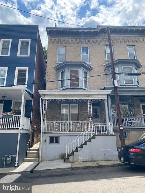 517 W Norwegian St, POTTSVILLE, PA, 17901-2822 | Card Image