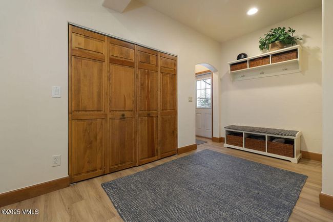 Downstairs Entry | Image 22
