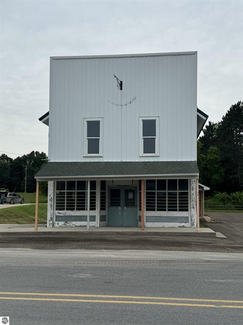 10978 E 8 Mile Rd, Luther, MI, 49656-9302 | Card Image