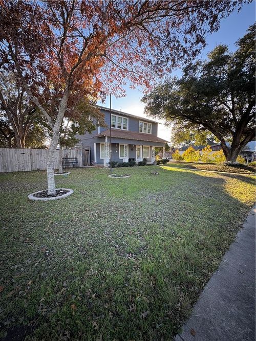 300 E Church St, Three Rivers, TX, 78071 | Card Image