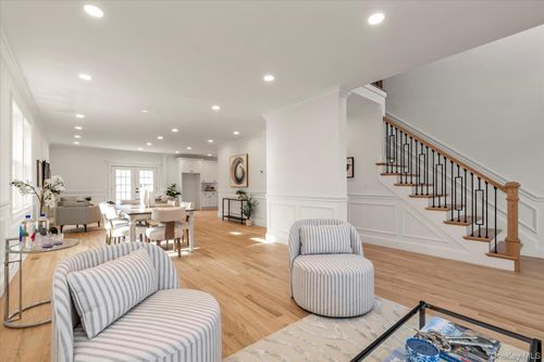 21 Venus Rd, Syosset, NY, 11791-6516 | Card Image