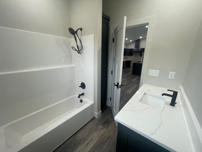Full Bathroom | Image 16