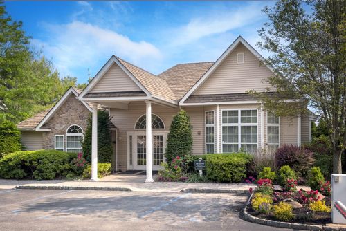 502-100 Saddle Cove Rd, Bohemia, NY, 11716-2685 | Card Image