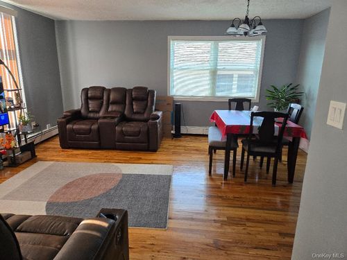 1005 Broadway, Westbury, NY, 11590-3913 | Card Image