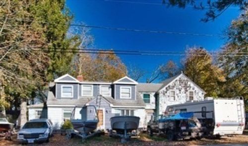 123 Calef Ave, Swansea, MA, 02777-1403 | Card Image