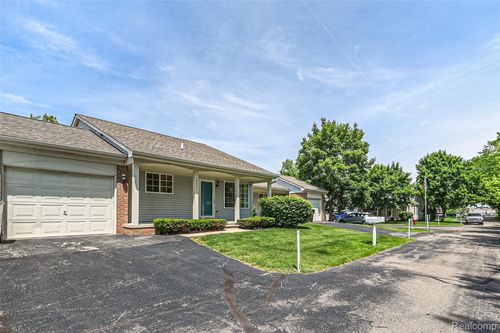 19227 Mandarin Dr, Roseville, MI, 48066-1022 | Card Image