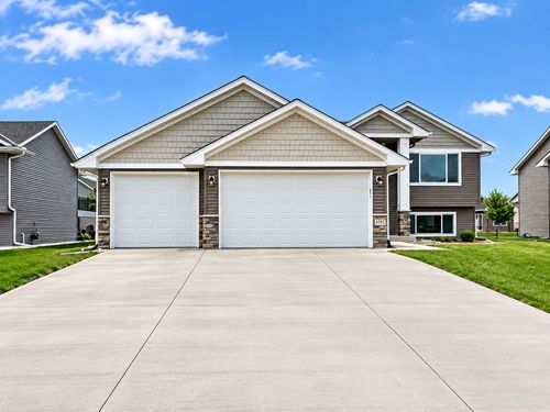 1213 Olivia Street Se Street Se, New Prague, MN, 56071 | Card Image