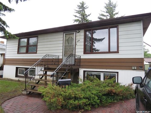769 Queen St, Regina, SK, S4T4A4 | Card Image