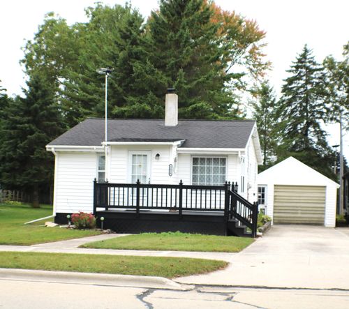 3616 Tannery Rd, Two Rivers, WI, 54241-1433 | Card Image